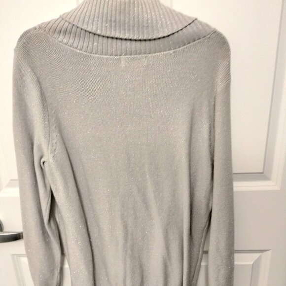 Sweaters - Picture 2 of 4